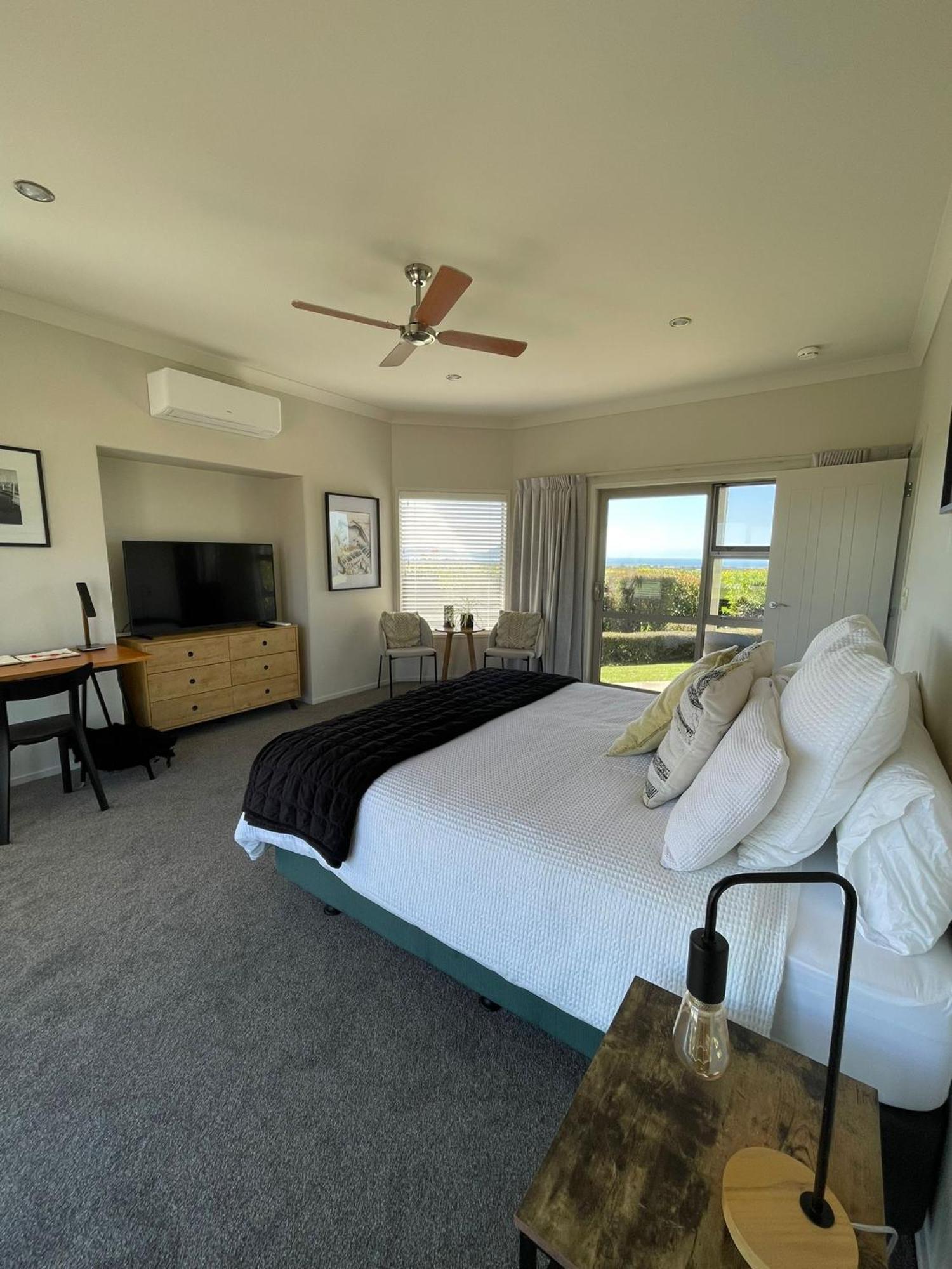 Views To Unwind - Self Contained Unit W/King Bed Hotel Ruakaka Exterior foto