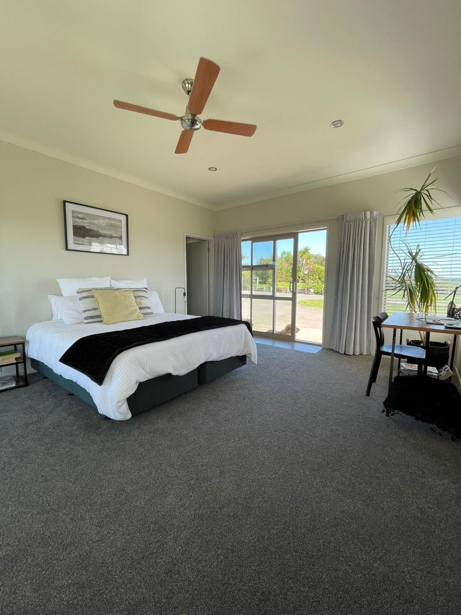 Views To Unwind - Self Contained Unit W/King Bed Hotel Ruakaka Exterior foto